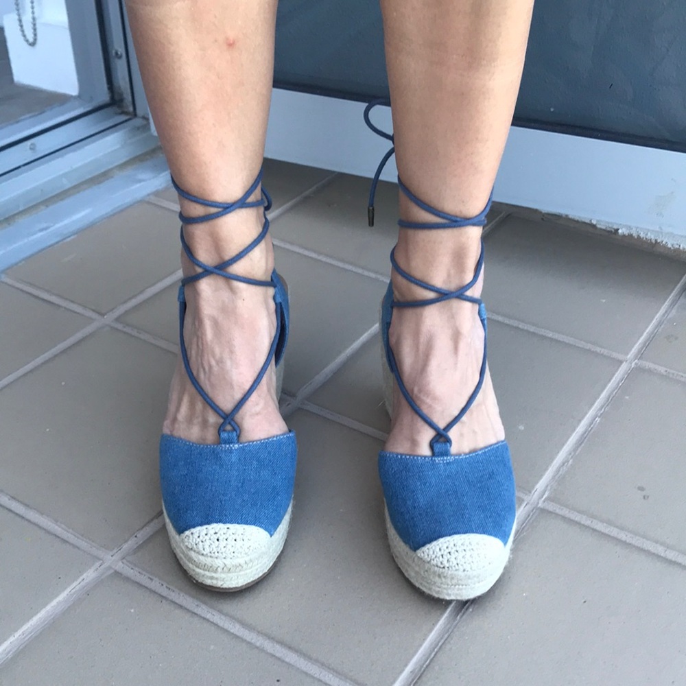 💐💐HP💐💐NWOT🦋🦋DV BLUE ESPADRILLE WEDGE🦋🦋